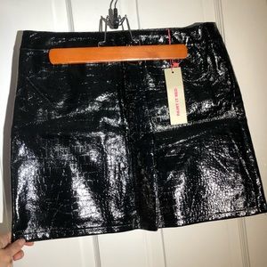 Paint it Red faux snakeskin vinyl skirt, sz. L